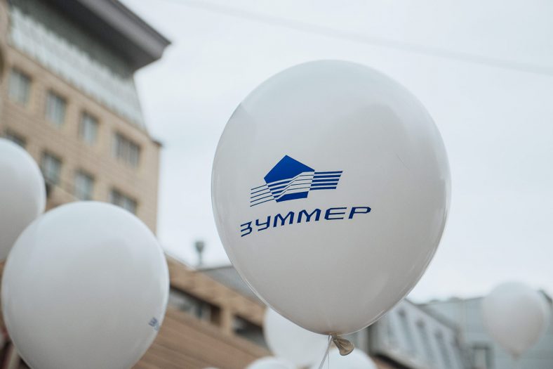 Колонна компании «Зуммер» участвовала в параде 9 мая